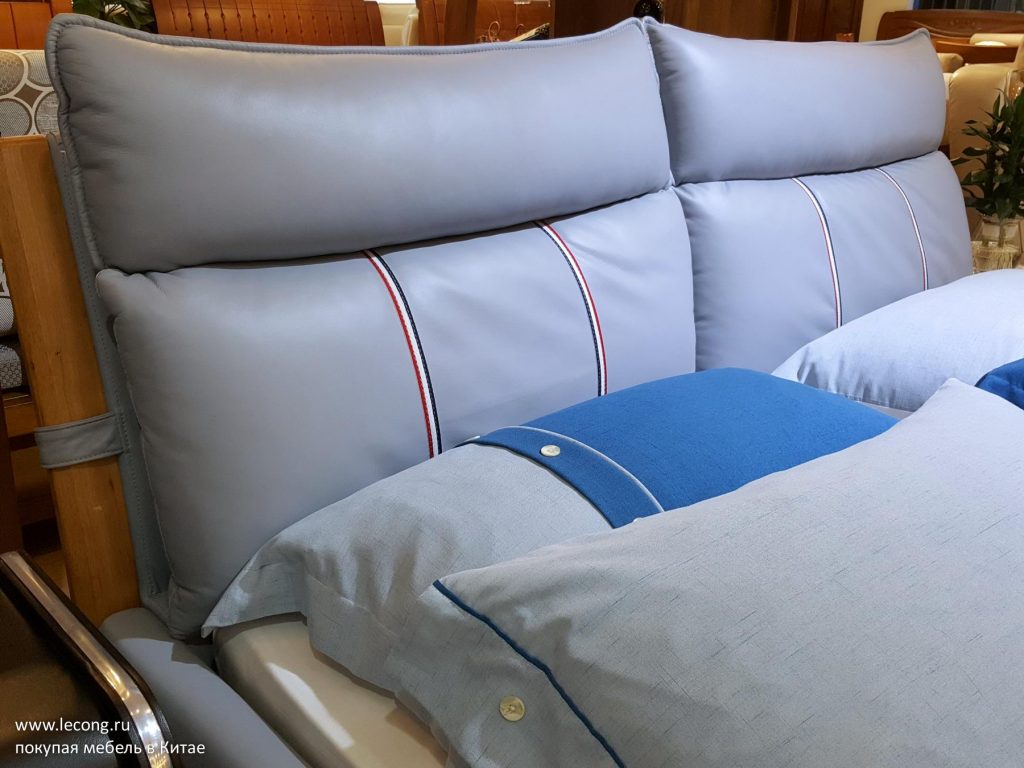 Кровать полиуретановая кожа и дерево