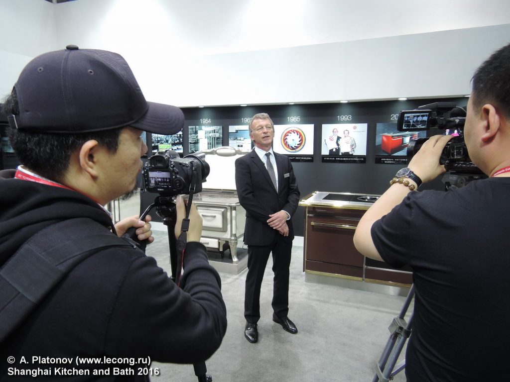 KÜPPERSBUSCH немецкие кухни на китайской выставке кухонь