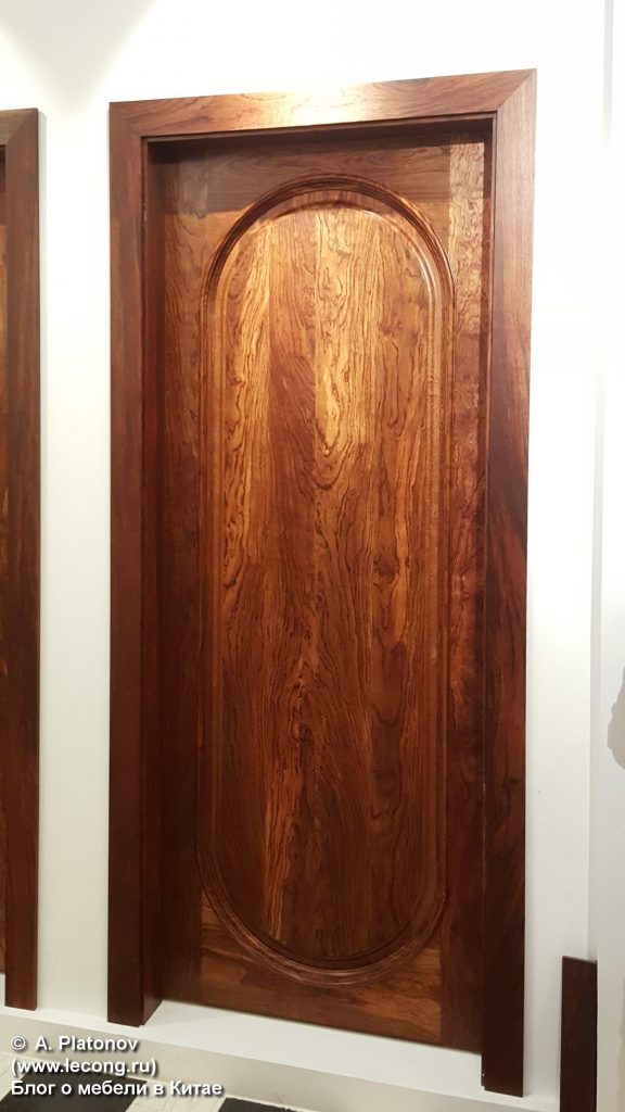 Двери из натурального дерева в Китае