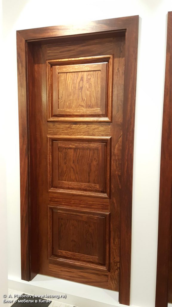 Двери из натурального дерева в Китае