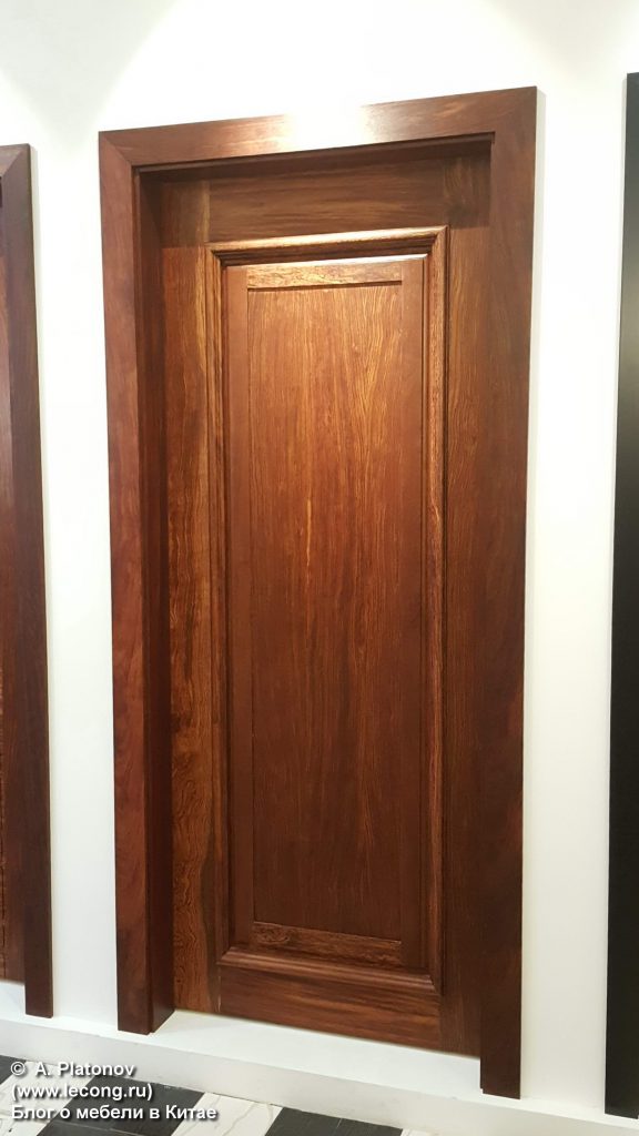 Двери из натурального дерева в Китае