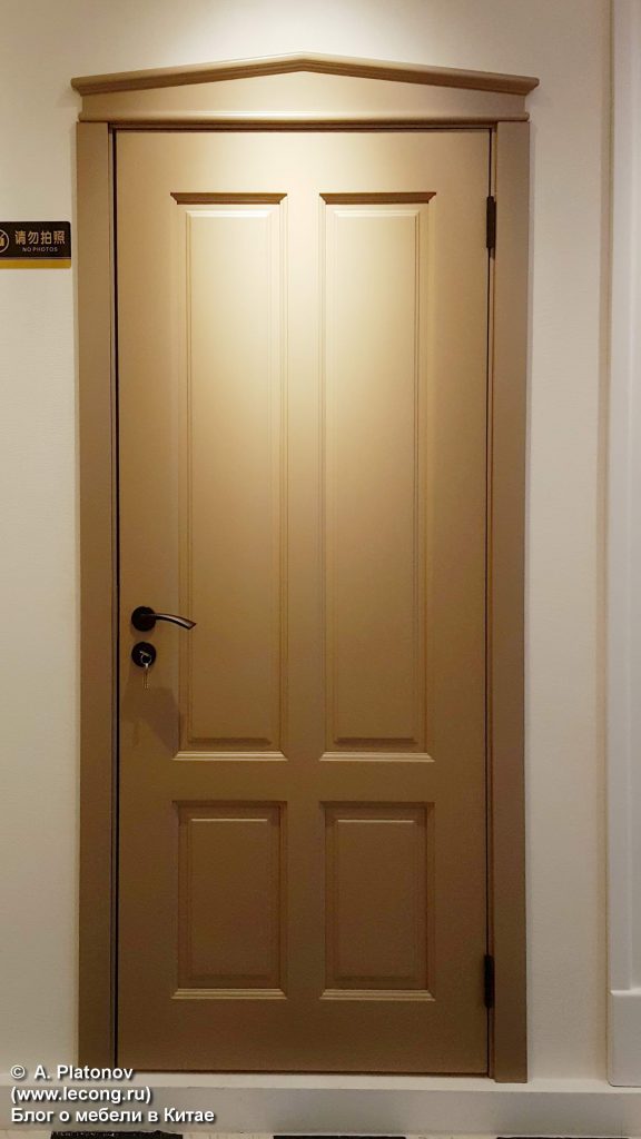 Двери из натурального дерева в Китае