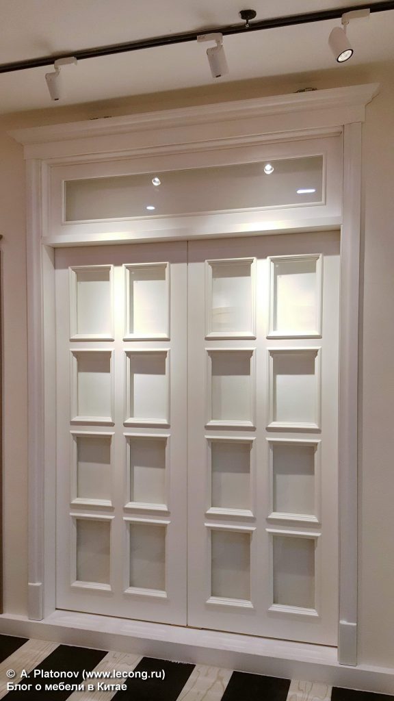 Двери из натурального дерева в Китае