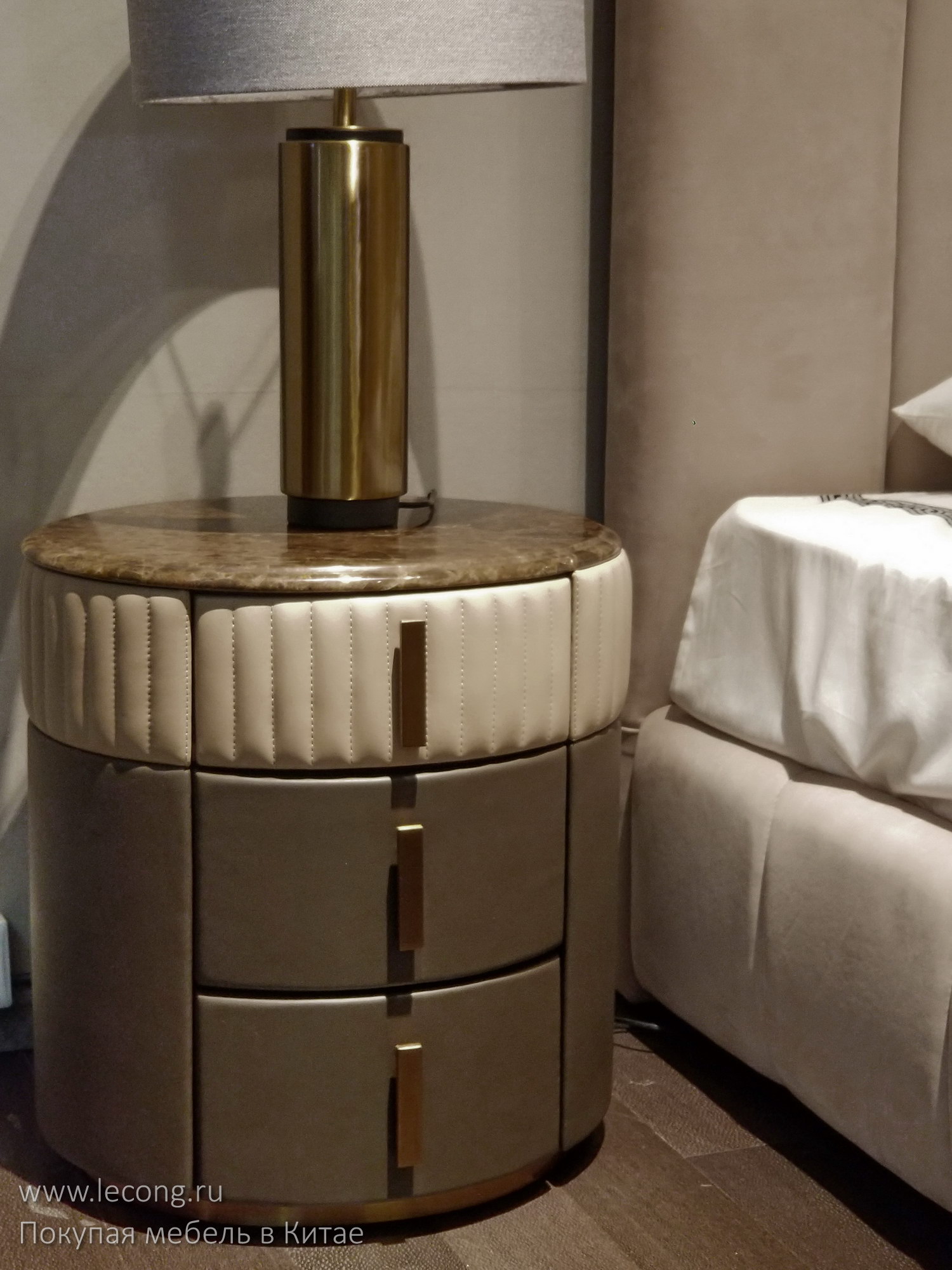 Копии брендовой мебели в Китае