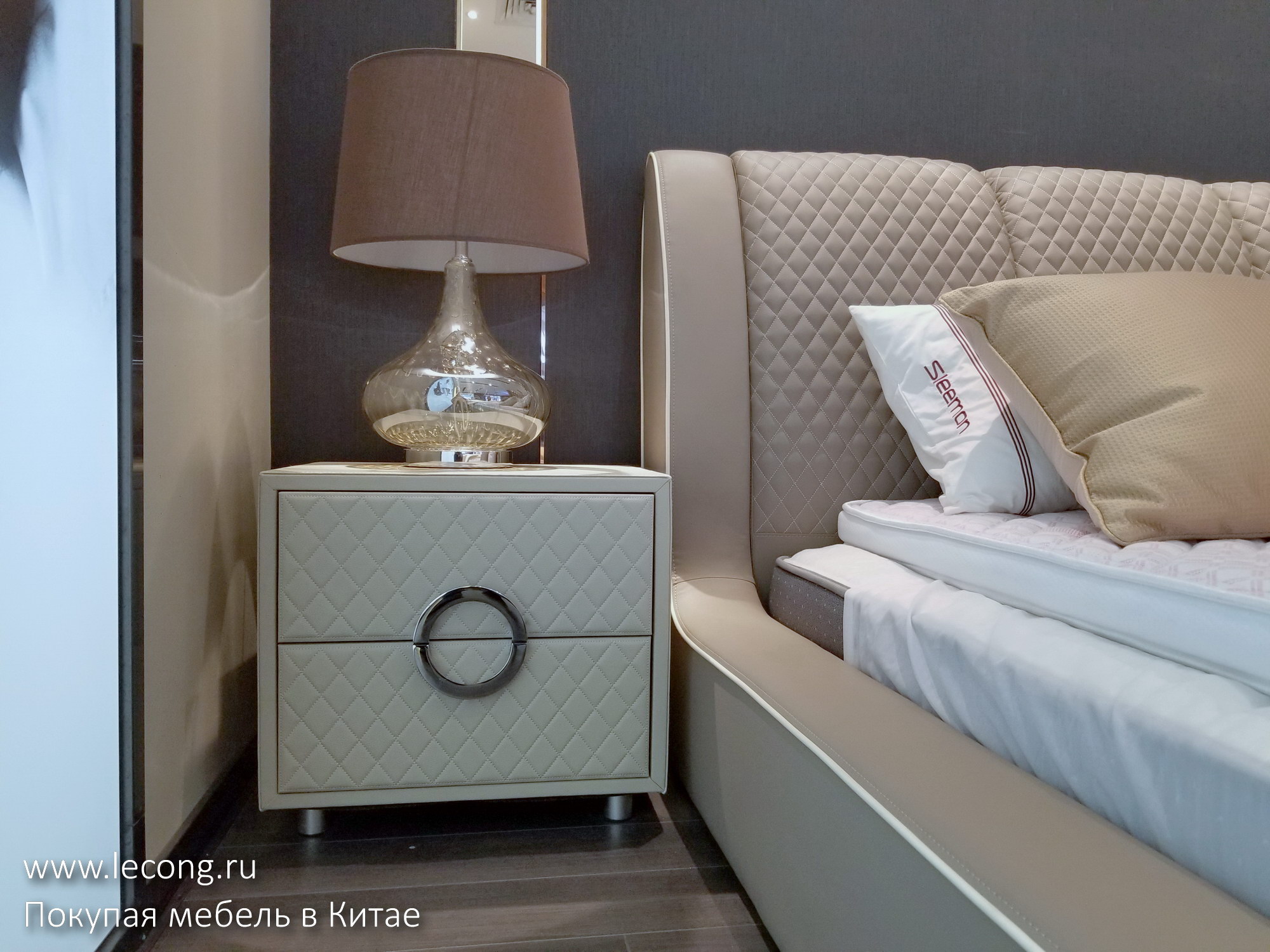 тумбочка прикроватная