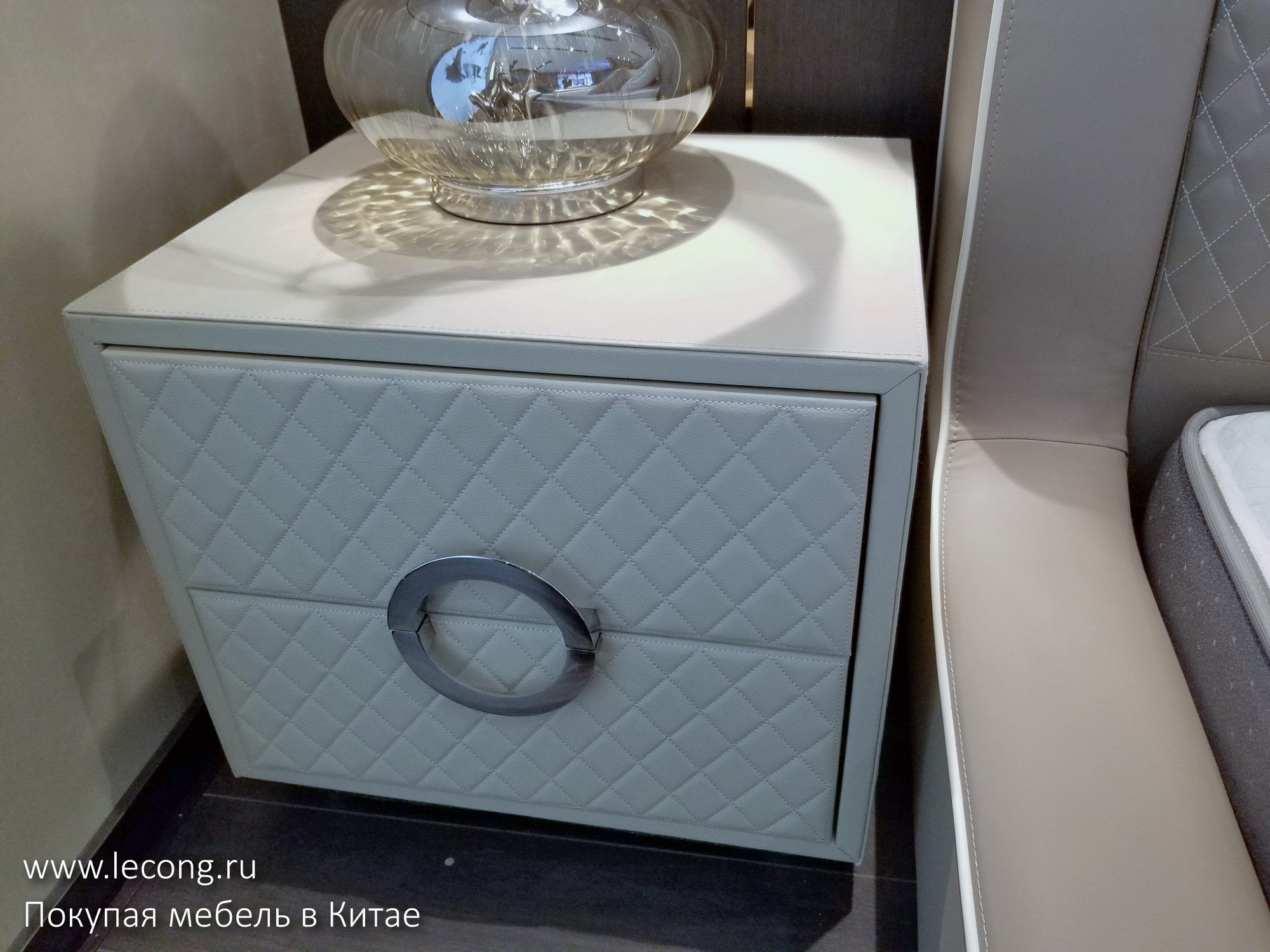 тумбочка прикроватная