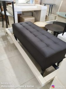 оригинальная кушетка в салоне